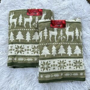 St. Nicholas Square Set of 2 Green and White Fair Isle Deer Bath Hand Towels NEW